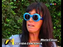 No decae el 'glamour' de victoria y sofia de suecia en la última gala de los. Moria Casan Las Cirugias Y Las Vedette Cher Versus Youtube