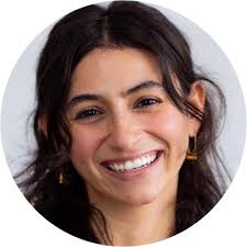 Mara Davison's Instagram, Twitter & Facebook