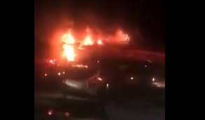 Μεγάλη ήταν η κινητοποίηση για την κατάσβεση, στην οποία συμμετέχουν πυροσβεστικές δυνάμεις. Krhth Fwtia Se Skafos Th Nyxta Mesa Sth Marina Binteo E Mesara