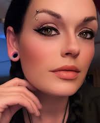 ✨I made this budgie sculpture out of EVA foam. His name Thunder.