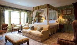 Beautiful Old Wing Bedroom At The Devonshire Arms Country House Hotel Spa Http Www Thedevonshirearms Co Uk Maison Interieur Interieur Exterieur