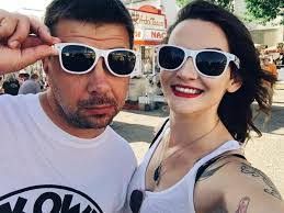 Javier Bugarin's Instagram, Twitter & Facebook