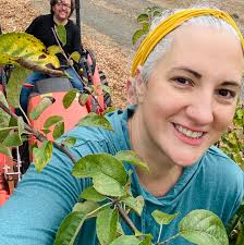 Can I reuse last year's peat moss for dahlia storage?