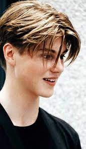 A Boy That Has Been On The Run Since 5 Years Old He S An Omega But Werewolf Werewolf Am Mittelscheitel Frisuren Teenager Haarschnitt Jungs Jungs Frisuren