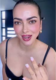 Kate Meneses: Humor a Raudales en Comedia