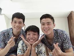Bắc gianghàng chục chiến sĩ công an huyện yên dũng ra đồng gặt lúa, giúp dân đang bị cách ly, không thể thu hoạch nông sản. Pose Duy Máº¡nh Chia Sáº» Má»'i Tinh Tay Ba Vá»›i Tiáº¿n DÅ©ng Ä'inh Trá»ng Khiáº¿n Fan Báº­t CÆ°á»i
