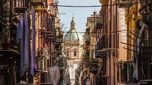 Palermo is a key intersection on the sicilian road network, being the junction between the eastern a19 motorway to trapani, the southeastern a29 to airport and mazara del vallo and the southwestern a19 to catania and a20 to messina. Der Perfekte Trip Palermo Sizilien