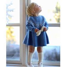 P E T R A K J O L E N Monster Finner Dere Gratis Ved A Ga Inn Pa Bloggen Til Charlottpettersen Knit Baby Dress Kids Outfits Knitting For Kids