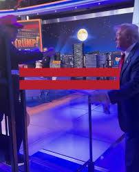 Janet McCaslin (@jakijan)