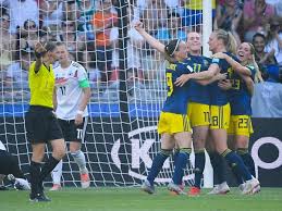 Fokus ligger på den svenska kungafamiljen med kronprinsessan victoria, prinsessan madeleine, prinsessan sofia samt småsessorna estelle och leonore i spetsen. Olympia 2020 Nach Wm Aus Ohne Fussball Frauen Kolner Stadt Anzeiger