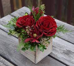 Petit Holiday Flower Box Flower Box Gift Christmas Flowers Fresh Flowers Arrangements