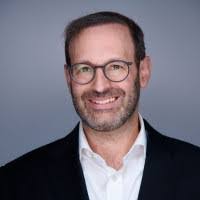 Elliot Becker's Instagram, Twitter & Facebook