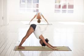 Après quelques années, j'ai également commencé à suivre des cours d'ashtanga, la forme moderne du yoga classique indien. Vinyasa Yoga Guide Complet Pour Les Debutants Ataraksy