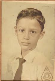 Aqui otra foto mia. Esta fue durante la graduacion de noveno como tal en el  76. De verdad que el color de fondo de la foto no le ayuda, pero la quiero