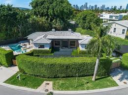 See home details for 22 star island dr and find similar homes for sale now in miami beach, fl on trulia. 22 N Hibiscus Dr Miami Beach Fl 33139 25 Photos Mls A11042093 Movoto