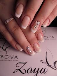 Al decidir hacerse la manicura y elegir el color rojo en tus uñas, ´puedes pensar en alguna decoración especial. 1001 Ideas Sobre Unas Francesas Decoradas 2018