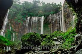 Hanya saja, jendela yang cukup besar dan seperti pintu inilah yang melatarbelakangi penamaan lawang sewu. Permendagri Pastikan Coban Sewu Milik Kabupaten Malang Beritajatim Com