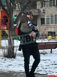 .surprinsă în compania lui cristi mitrea (39 de ani), fostul iubit al prezentatoarei andreea mantea. Imaginile Anului Cristi Mitrea Alaturi De Fiul Lui Prima Reactie A Andreei Mantea Dupa Ce Au Aparut Fotografiile Kfetele