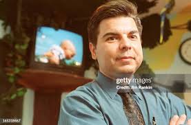 SIMONE -- 21/08/01 -- Dr. Angelo Simone, in his Mississauga medical... News  Photo