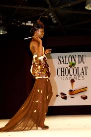 Defile De Robes En Chocolat Sur Le Salon Du Chocolat De Cannes 2012 Chocolate Art Chocolate Choco