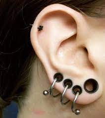 ぐるぐる螺旋ピアス おじゃかんばん 女性アクセサリーコレクション日記 cool piercings ear piercings piercings