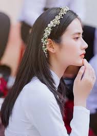 Nhan sắc đời thường và học vấn của tân Hoa hậu Huỳnh Trần Ý Nhi