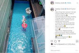 Selain dapat berolahraga, kolam renang juga bisa menjadi sarana relaksasi dan tempat untuk menjaga kebugarabn tubuh. Berenang Bareng Anak Kolam Renang Melaney Ricardo Curi Perhatian Matamata Com