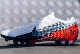 Quasi neuves, chaussures de foot à vendre marque : Toutes Les Chaussures Nike Mercurial De Neymar Jr Foot Inside
