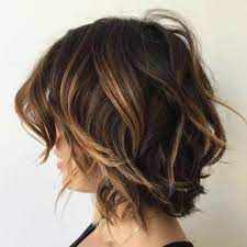 Le balayage caramel, la technique de colo pour réchauffer mes cheveux. Idee Coiffure Description Chatain Meche Caramel Carre Court Balayage Cuivre Sur Cheveux Chatain Cheveux Chatains Cheveux Courts Bruns Coupe De Cheveux