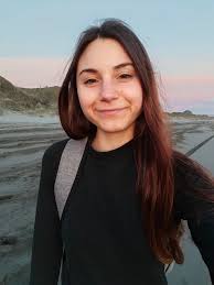 Hi. Osteria Prezzemolo is looking for a full-time/ part-time chef. A glad  and energetic chef able to fit in a young working environment. Only aften  service. Experience with pasta-making is not required,