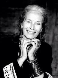 Beautiful Old Woman Black And White Photo Who Says Beauty Is Wasted On The Youth Older Women Can Also Be Beautiful We Tend To Live Up To Or Dow Ageless Beauty Aging Gracefully Beautiful Old Woman