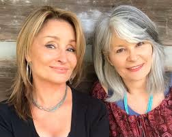 Janis Oliver's Instagram, Twitter & Facebook