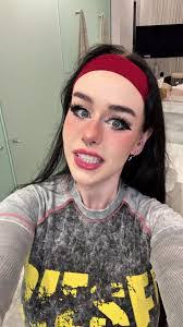 Lara Crow's Instagram, Twitter & Facebook