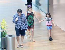 Juntos na TV, Débora Falabella e Murilo Benício passeiam com filha da atriz  - Purepeople