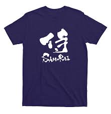Namun, perlu diketahui juga bahwa terdapat berbagai kosakata bahasa jepang untuk menyatakan kata memakai atau menggunakan untuk pakaian dan aksesoris. Kaos Jepang Desain Kaos Online