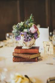 Wohnung Dekorieren 65 Ausgefallene Dekoideen Wie Sie Bucher Ins Innendesign Einbeziehen Vintage Hochzeitsideen Dekoration Hochzeit Tischdekoration Hochzeit Blumen