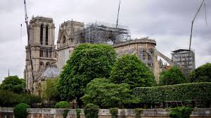 Une solution à court terme qui n'intervient, une nouvelle fois, qu'après que ces derniers ont été visés par des tirs de mortier d'artifice. Notre Dame De Paris Pres De Deux Mois Apres L Incendie Seulement 9 Des Dons Verses