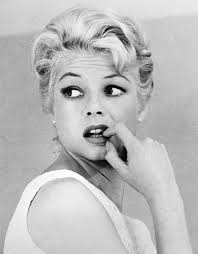 Mary Peach's Instagram, Twitter & Facebook