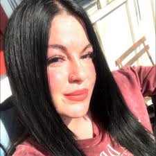 Heyy 💕 anyone wanna play Fortnite? 👾 Just tryna chill and make some new  friends 🫶🏽🎮 Drop your usernames or message me! 💌