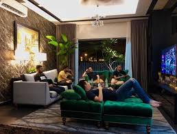 Menggunakan hiasan atau pajangan, untuk membuat rumah. Nampak Mewah Dan Classy Geram Tengok Dekorasi Rumah Jep Sepahtu Sari Yanti Nona