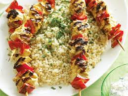 Yogurt Marinated Chicken Kebabs With Israeli Couscous Marinating A Href Http Www Myrecipes Com Chicken Recipes Repas Marocain Idee Repas Facile Cuisine