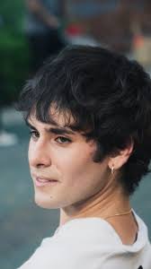 60% of individual’s experience love at first sight 👀❣️ #relationships  #love #comedy #prank #funny #johnnyvalentine