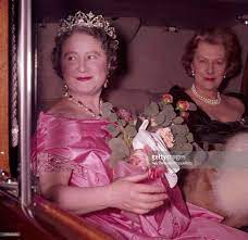 Queen Elizabeth The Queen Mother Leaving A Concert At The Royal Albert Hall In London On 3rd March 1961 Photo By Ray Queen Mother Queen Elizabeth Queen Mum