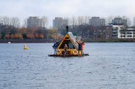 Warm Hearts floating sauna