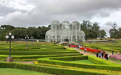 O icônico Jardim Botânico de Curitiba, gerada com IA