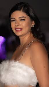 Prom look 90s inspired makeup by @lilianamakeupteam , hair by @rosa.sotelo .13