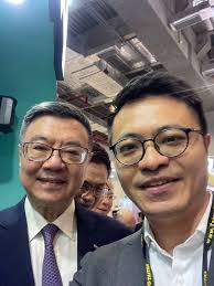 臺大電機之友|  台大電機之友http://alumni.ee.ntu.edu.tw，於2001年八月一日正式啟用。為提供本系和已畢業系友的聯繫管道及系友間的資訊交流、報導系上的近況、協助提供系友求才或求職資訊。 