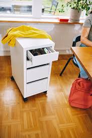 Dieser aufbewahrungswürfel ist sehr gut erhalten und kann sowohl auf den boden gestellt als auch an die wand montiert werden. Micke Schubladenelement Auf Rollen Weiss 35x75 Cm Ikea Deutschland