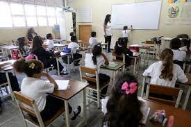 Clases, clases a distancia, clases en venezuela, clases online, clases presenciales, clases semipresenciales, clases venezuela, clases virtuales, colegios, colegios públicos. El Regimen Evalua Regreso A Clases Presenciales En Octubre
