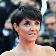 Lorsque yann barthès lui demande si elle a profité de ces semaines pour lire ou regarder des séries, elle a répondu : Florence Foresti Coupee Par Sa Fille Toni Dans Une Sequence Hilarante